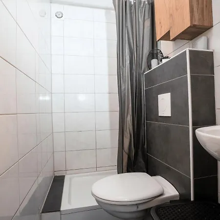 Livemore24 - 4 In Hoch Wlan - Smart-tv - 24-7 Check-in Und Kueche Apartman