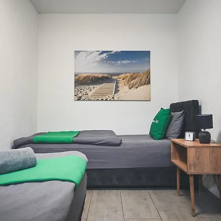 Apartman Livemore24 - 4 In Hoch Wlan - Smart-tv - 24-7 Check-in Und Kueche *