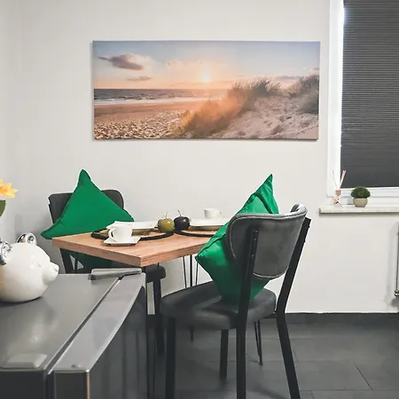 Apartman Livemore24 - 4 In Hoch Wlan - Smart-tv - 24-7 Check-in Und Kueche
